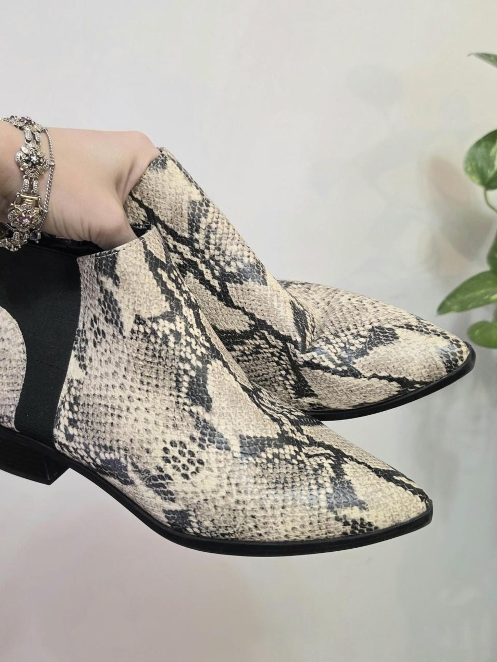 Women’s Snake-Print Pointed Chelsea Boot — Cream/Black Size 7.5 Western